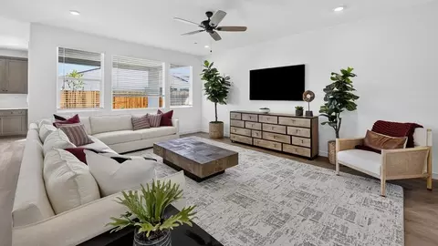 Living - 944 Traverse Dr S, Madera, CA 93636 photo 1 of 1