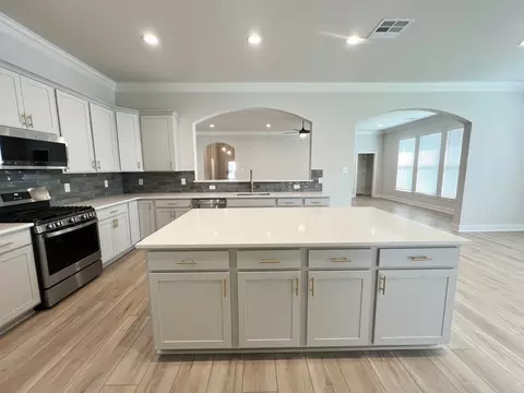 Kitchen - 805 Congressional Cir, Ruston, LA 71270 photo 3 of 7