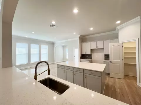 Kitchen - 805 Congressional Cir, Ruston, LA 71270 photo 5 of 7