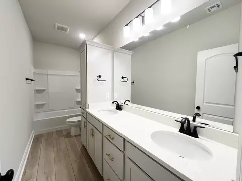 Bath - 805 Congressional Cir, Ruston, LA 71270 photo 2 of 7