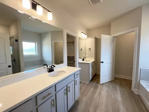 Bath - 805 Congressional Cir, Ruston, LA 71270 photo 1 of 7