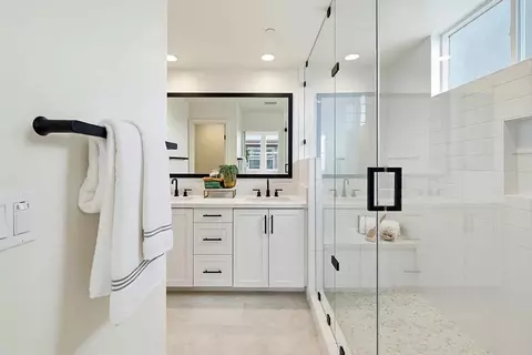 Bath - 492 Gadget Rd, San Marcos, CA 92078 photo 1 of 8