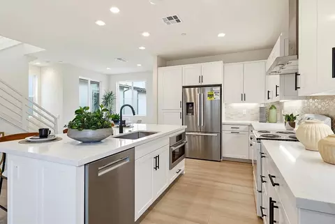 Kitchen - 492 Gadget Rd, San Marcos, CA 92078 photo 2 of 4