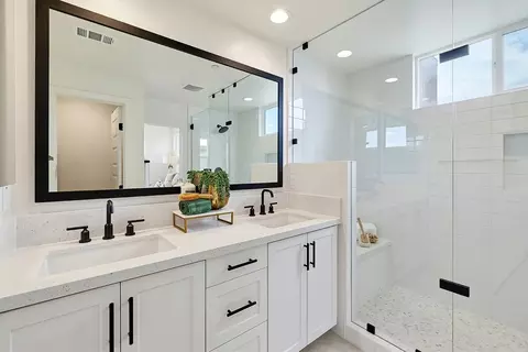 Bath - 492 Gadget Rd, San Marcos, CA 92078 photo 2 of 8