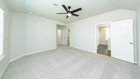 Bedroom - 2352 Pipefish Dr, Conroe, TX 77384 photo 4 of 5
