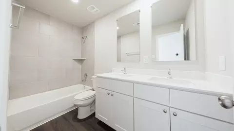 Bath - 2352 Pipefish Dr, Conroe, TX 77384 photo 2 of 7