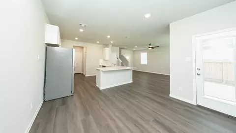 Living - 2352 Pipefish Dr, Conroe, TX 77384 photo 2 of 2