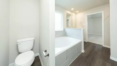 Bath - 2352 Pipefish Dr, Conroe, TX 77384 photo 4 of 7