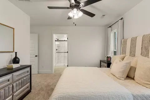 Bedroom - 101 W Seminole St, Strafford, MO 65757 photo 2 of 7