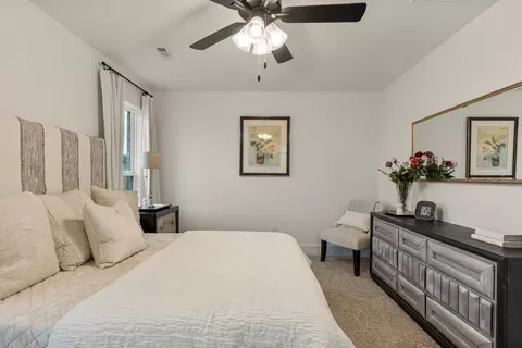 Bedroom - 101 W Seminole St, Strafford, MO 65757 photo 3 of 7