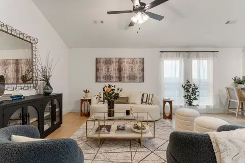 Living - 101 W Seminole St, Strafford, MO 65757 photo 2 of 5