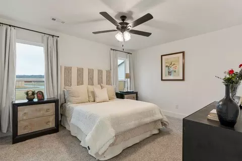 Bedroom - 101 W Seminole St, Strafford, MO 65757 photo 4 of 7