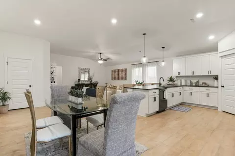 Dining - 101 W Seminole St, Strafford, MO 65757 photo 2 of 4