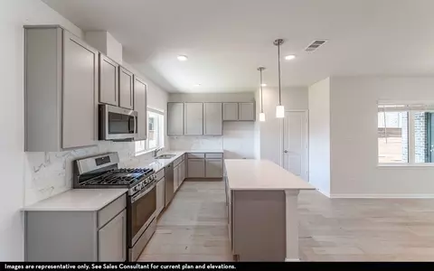 Kitchen - 1608 Casting Rdg, Mesquite, TX 75181 photo 2 of 6