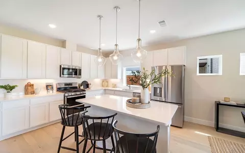 Kitchen - 1608 Casting Rdg, Mesquite, TX 75181 photo 4 of 6