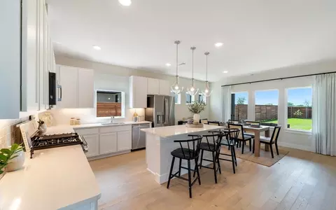 Kitchen - 1608 Casting Rdg, Mesquite, TX 75181 photo 3 of 6