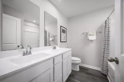 Bath - 306 Lily Ln, Elyria, OH 44035 photo 2 of 3