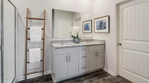 Bath - 117 Gateway Dr, Jackson, TN 38305 photo 1 of 8
