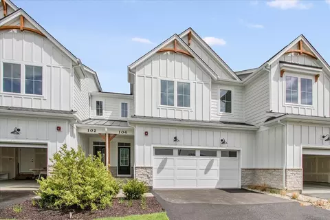 104 Sterling Dr, Lincolnshire, IL 60069