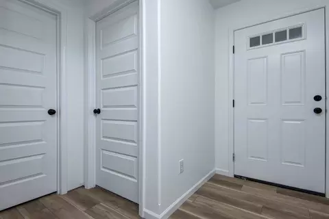 Entry Way - Undisclosed, Republic, MO 65738 photo 2 of 2