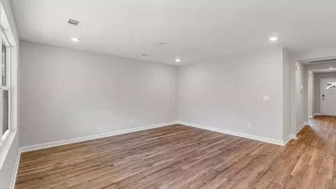 Living - 10 Seaboard Dr, Montgomery, AL 36117 photo 4 of 5