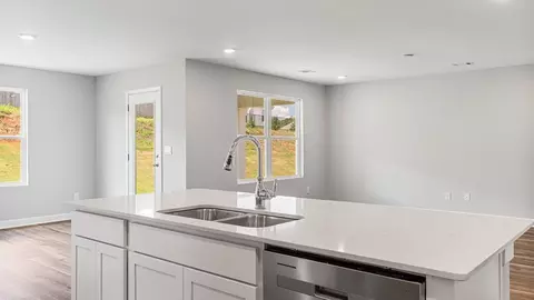 Kitchen - 10 Seaboard Dr, Montgomery, AL 36117 photo 3 of 7
