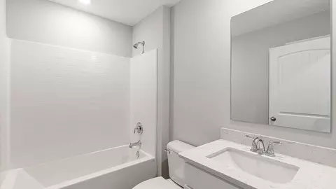 Bath - 10 Seaboard Dr, Montgomery, AL 36117 photo 1 of 7