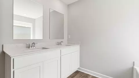 Bath - 10 Seaboard Dr, Montgomery, AL 36117 photo 3 of 7