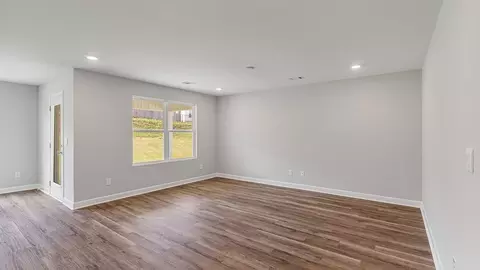 Living - 10 Seaboard Dr, Montgomery, AL 36117 photo 3 of 5
