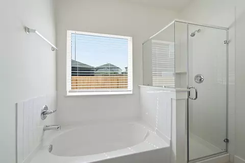 Bath - 10843 Piston Ct, Conroe, TX 77303 photo 3 of 8