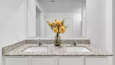 Bath - 3985 E Market St, Tucson, AZ 85706 photo 9 of 12