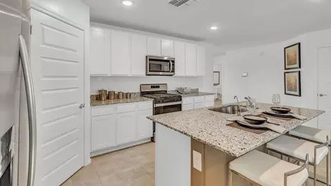 Kitchen - 3985 E Market St, Tucson, AZ 85706 photo 10 of 11
