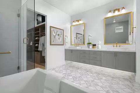 Bath - 3000 Edgewater Ave, Tracy, CA 95377 photo 3 of 3