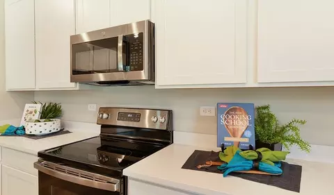 Kitchen - 769 Lake Dell Ave, Dundee, FL 33838 photo 2 of 5