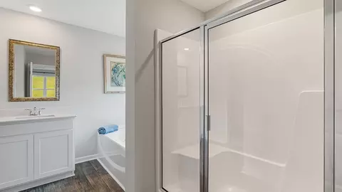 Bath - 100 Oliver Dr, Dothan, AL 36301 photo 6 of 10