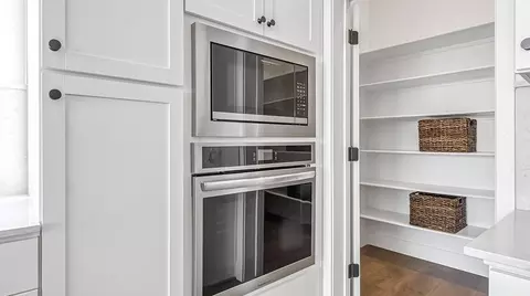 Kitchen - 882 Peters Rd S, Madera, CA 93636 photo 6 of 7