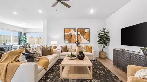 Living - 882 Peters Rd S, Madera, CA 93636 photo 2 of 2