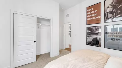 Bedroom - 882 Peters Rd S, Madera, CA 93636 photo 4 of 5