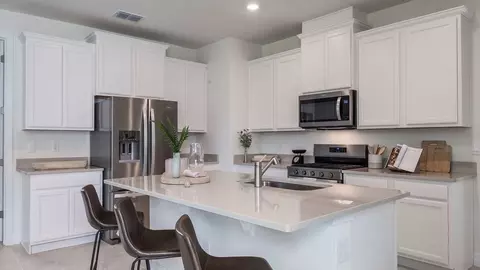 Kitchen - 3980 Kennebunk Loop, Mount Dora, FL 32757 photo 3 of 7
