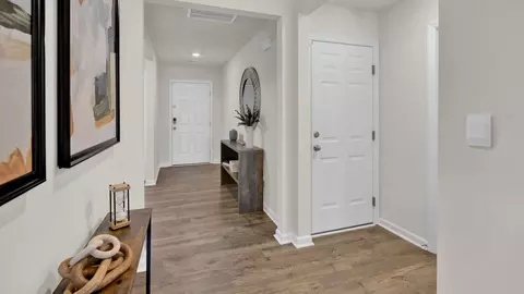 Entry Way - 82 Pine St, Byhalia, MS 38611 photo 1 of 4