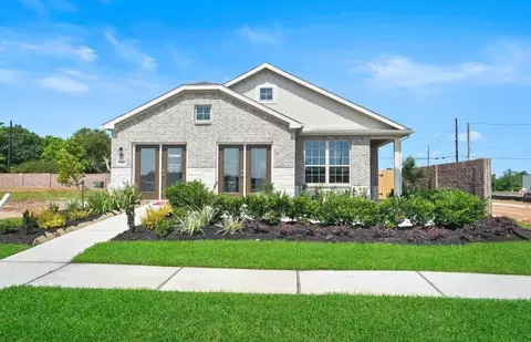 330 Smugglers Bay Ln, Crosby, TX 77532
