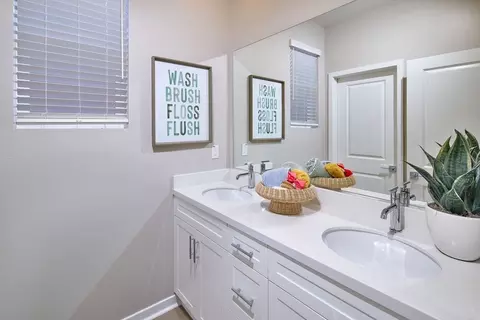 Bath - 12634 Hampton Ave, Eastvale, CA 92880 photo 2 of 3