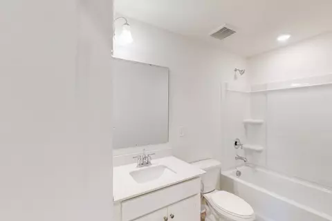 Bath - 1901 Augustine St, Monroe, NC 28112 photo 1 of 1
