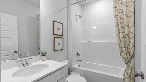 Bath - 3173 Silver Maple Rd, Cantonment, FL 32533 photo 2 of 2