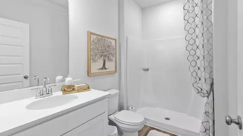 Bath - 3173 Silver Maple Rd, Cantonment, FL 32533 photo 1 of 2