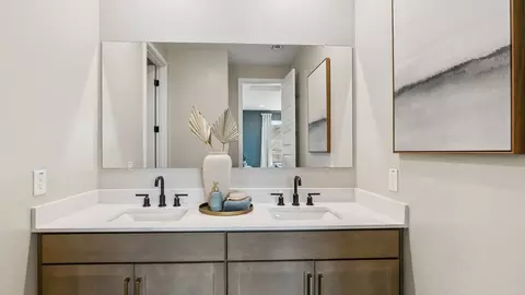 Bath - 16910 S 26th Dr, Phoenix, AZ 85045 photo 7 of 10
