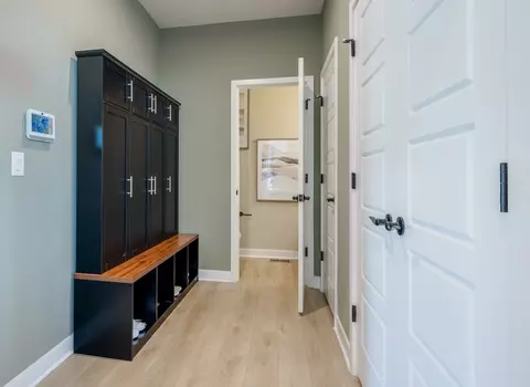 Entry Way - 3801 Circollo Dr, Covington, KY 41017 photo 8 of 11