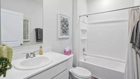 Bath - 8740 Basil Rd NW, Baltimore, OH 43105 photo 4 of 4