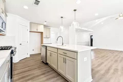 Kitchen - 127 Laurel Branch Dr, Dothan, AL 36305 photo 2 of 5