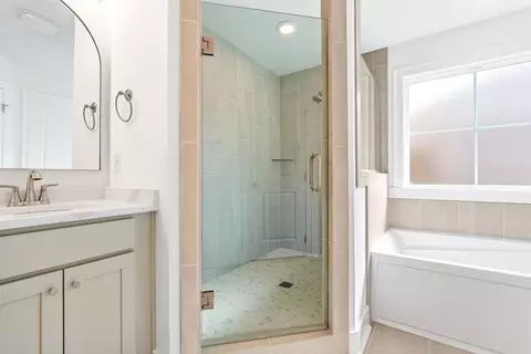 Bath - 127 Laurel Branch Dr, Dothan, AL 36305 photo 3 of 7